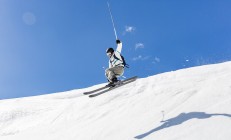 米兰捕鱼-红牛内战，一队横扫二队，塞恩斯点燃赛场引爆F1新格局