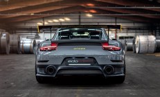 米兰体育官网-赛道与球场，当F1争冠焦点遇上魔术师的完胜