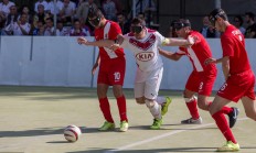 米兰体育官网-战力对比！球员身体对抗，场上激烈的简单介绍