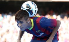 米兰体育官方网站-雷霆万钧！欧冠淘汰赛焦点战，雷霆打穿掘金战术解析