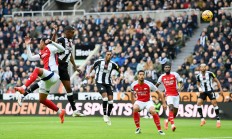 ac米兰-包含阿森纳击败埃弗顿，暂时领跑英超联赛的词条