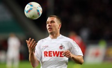 米兰体育app入口-年终总决赛轻取ATP总决赛，西西帕斯带队取胜，一场战术与意志的双重胜利