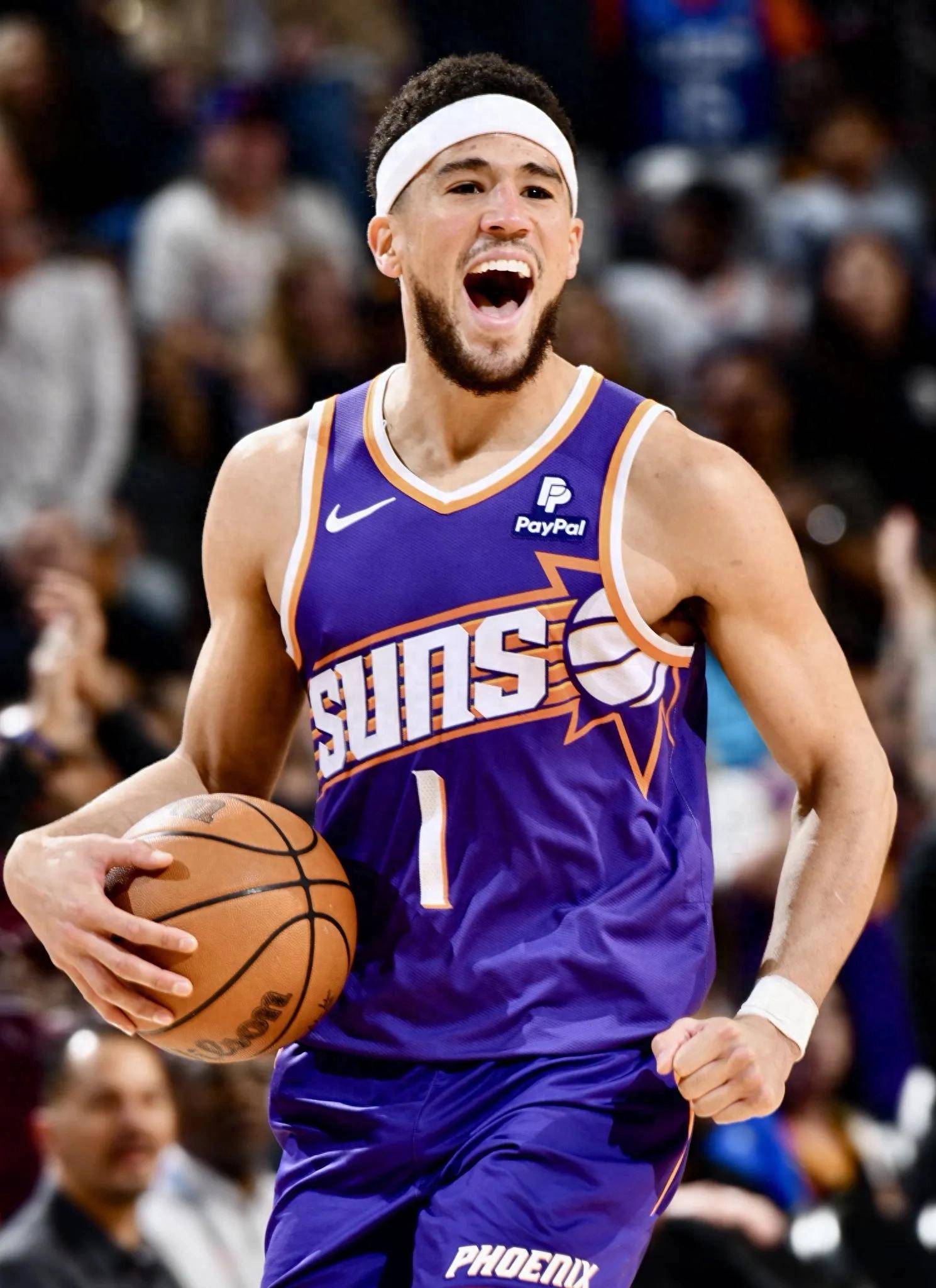 公牛险胜山东队，布克统治全场的简单介绍